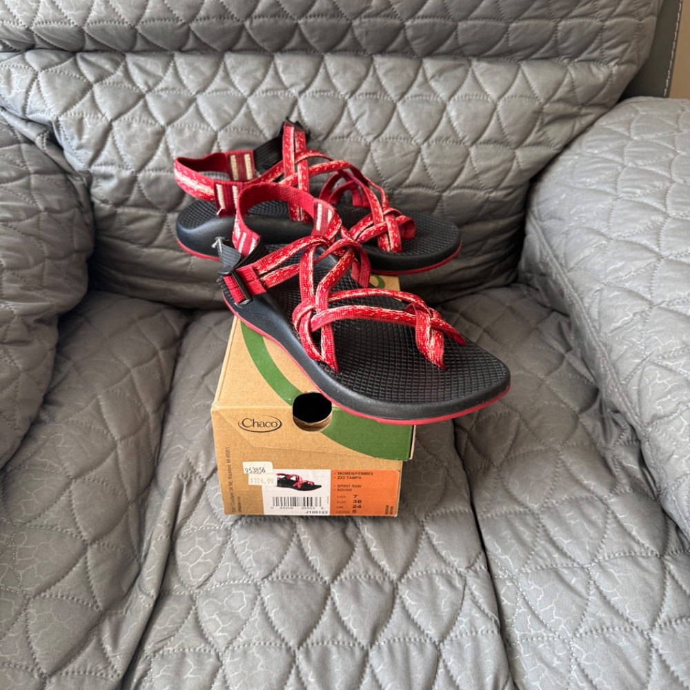 Chaco women’s size 7 - Picture 2 of 2